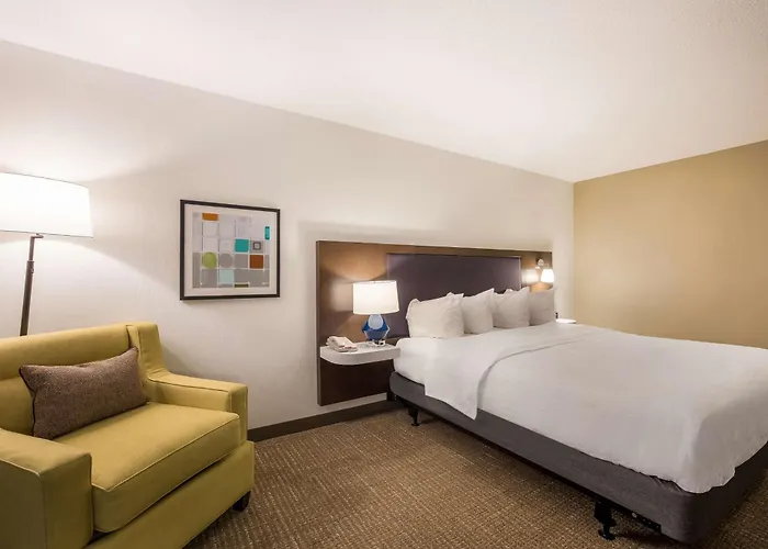 Отель Hampton 3*
