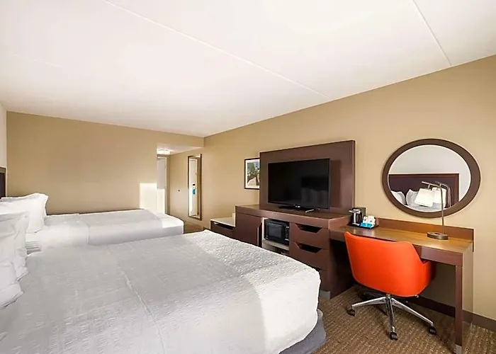 Hotel Hampton McHenry